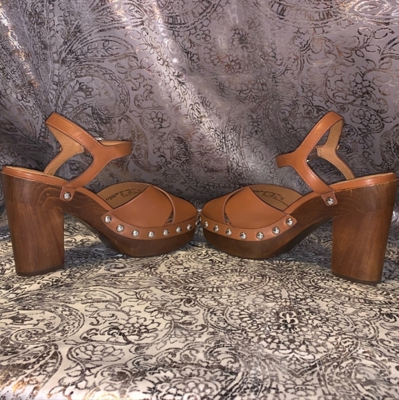 ‼️New Listing ‼️Coach Platforms - Picture 6 of 8